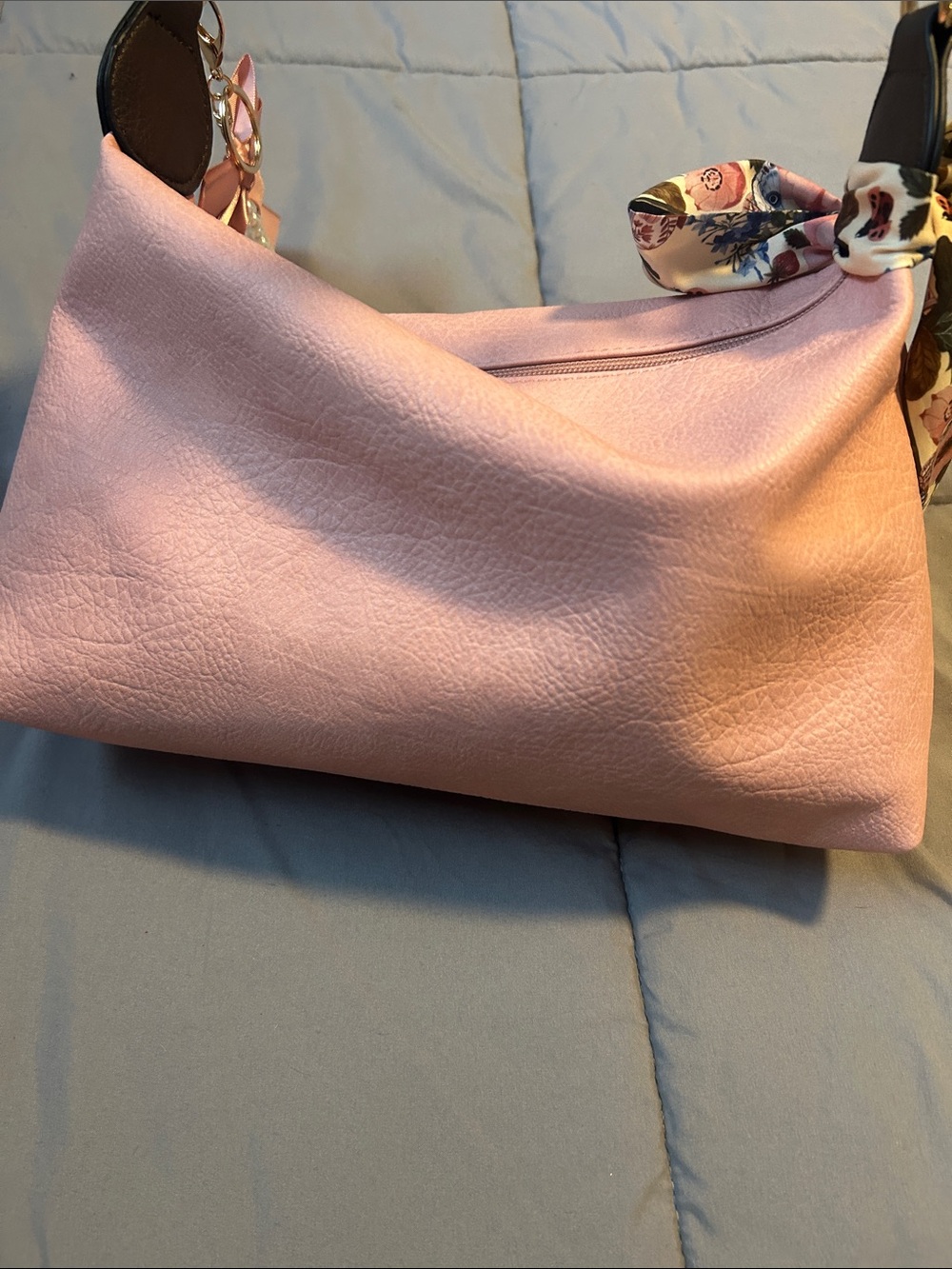 Pink Crossbody Bag with Floral Twilly and Bow Charm - Picture 4 of 7